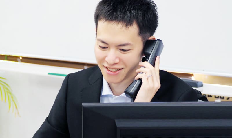 アドバイザーが案内