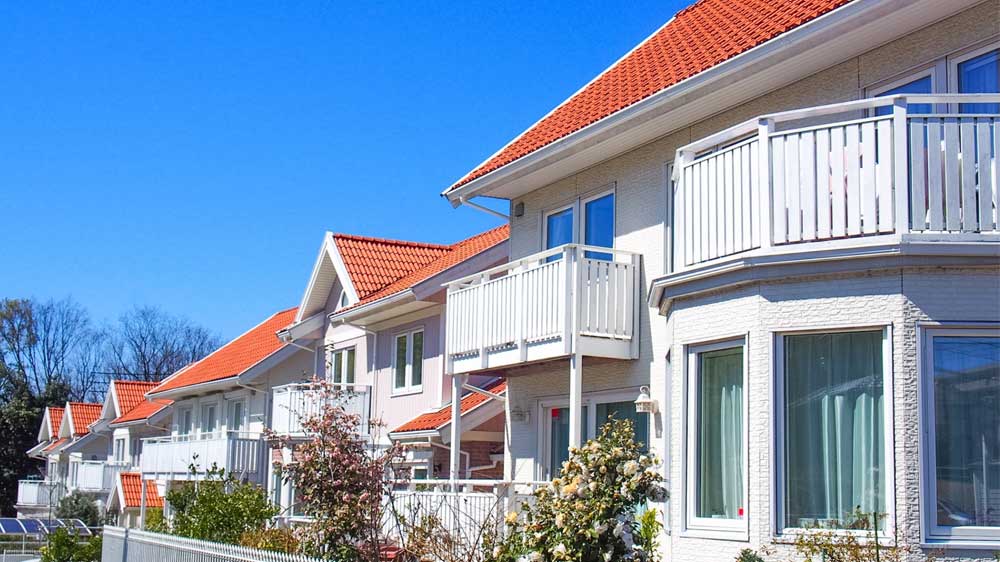 スウェーデンハウスを建てた業者に塗装は頼むべきか?